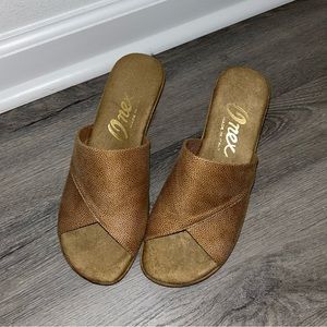 ONEX beige wedge heels
